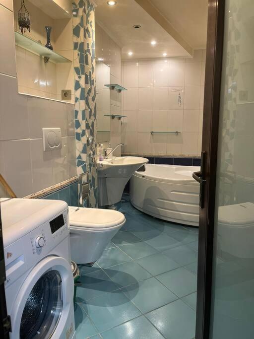 Apartament Theta- langa centru, cada hidromasaj Suceava Exterior foto